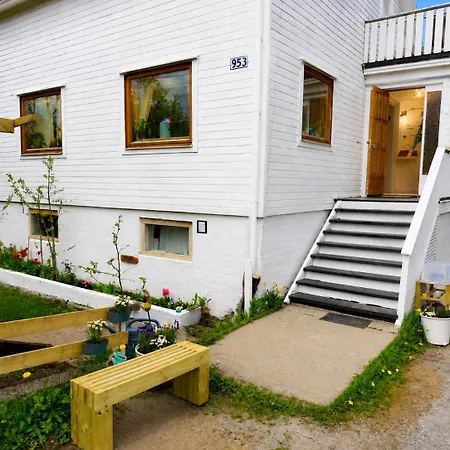 Alfa - The Lowfo House Lofoten Albergue