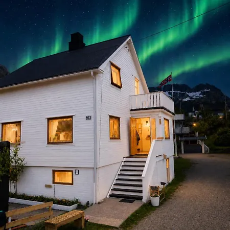 Alfa - The Lowfo House Lofoten Albergue *