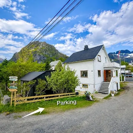 Alfa - The Lowfo House Lofoten Albergue